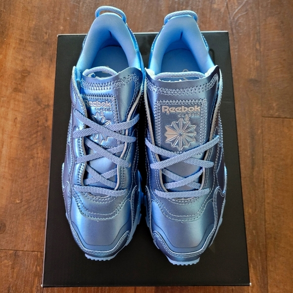 Cardi B Classic Leather Women's Shoes (Fluid Blue/Silver Met) - Picture 4 of 11